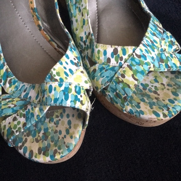 Apt 9 Green And Blue Open Toe Wedges Women’s Shoes - Picture 3 of 13